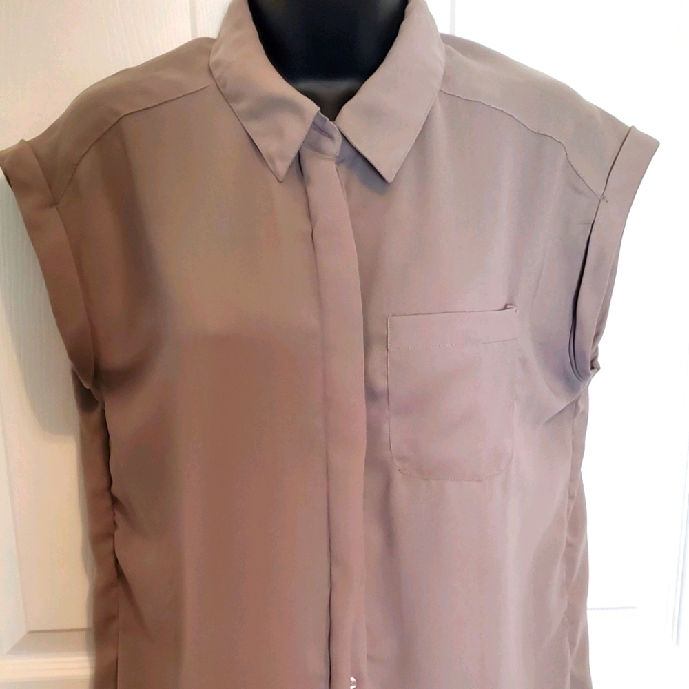 3/$24 - JAPNA Shortsleeve Flowy Blouse